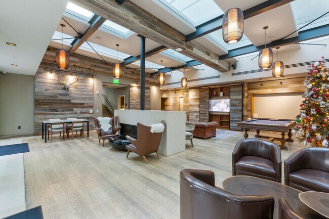 Building Photo - 18 10th St