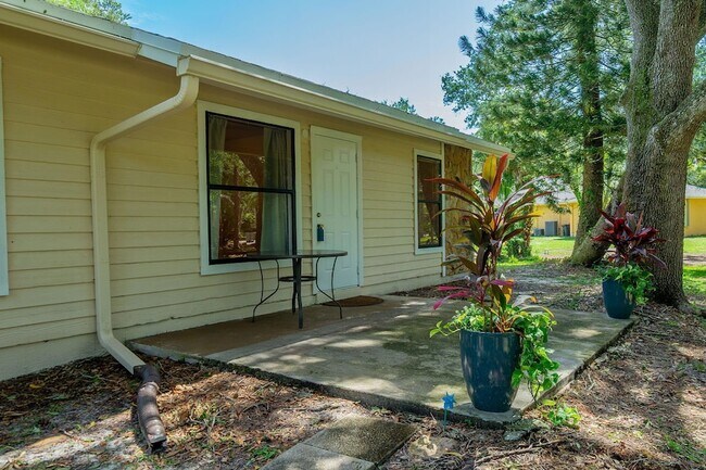 Building Photo - 11735 150th Ct N