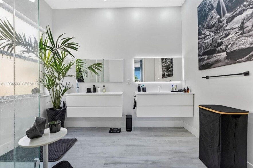 Building Photo - 5046 SW 162nd Ave