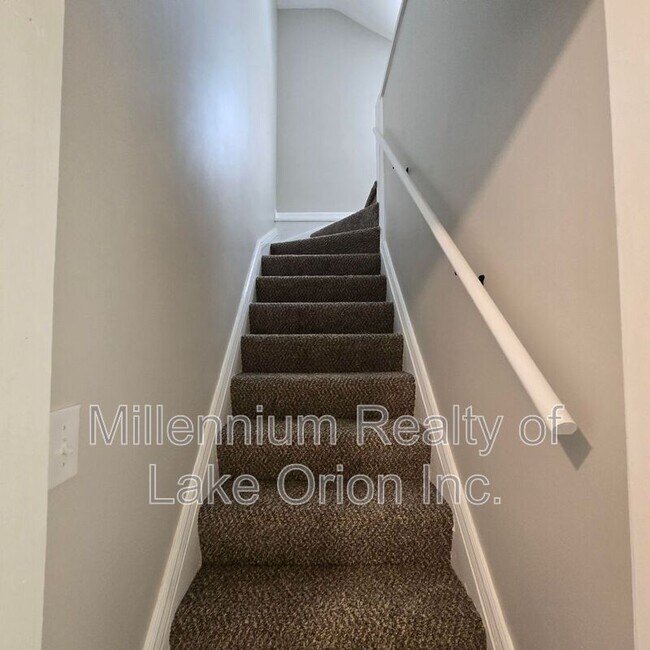 Building Photo - 614 E Tennyson Ave