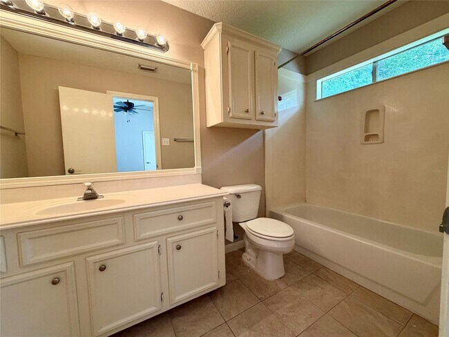 Building Photo - 4006 Hunnington Dr