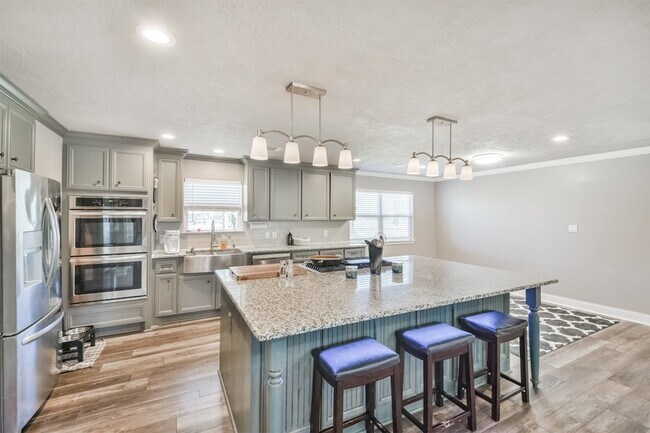 Building Photo - 24237 Creekwood Dr