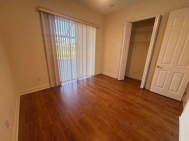 Building Photo - 401 SW 33rd Ave