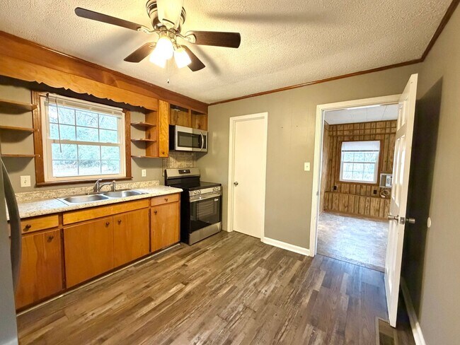 Building Photo - 838 Potters Ln