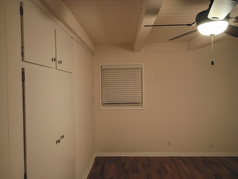 Building Photo - 5605 Layton Dr