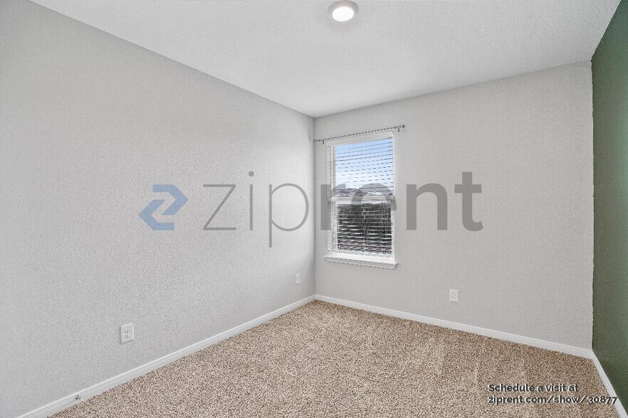 Building Photo - Unit