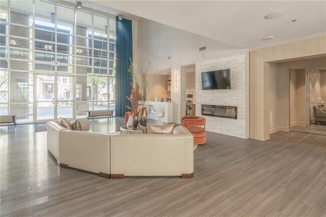 Building Photo - 711 Cosmopolitan Dr NE