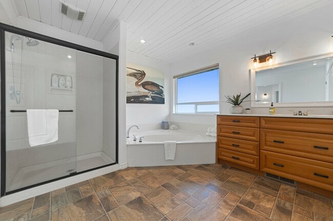 Building Photo - 4825 Sucia Dr