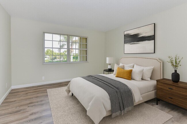 Building Photo - 1531 SE Royal Green Cir