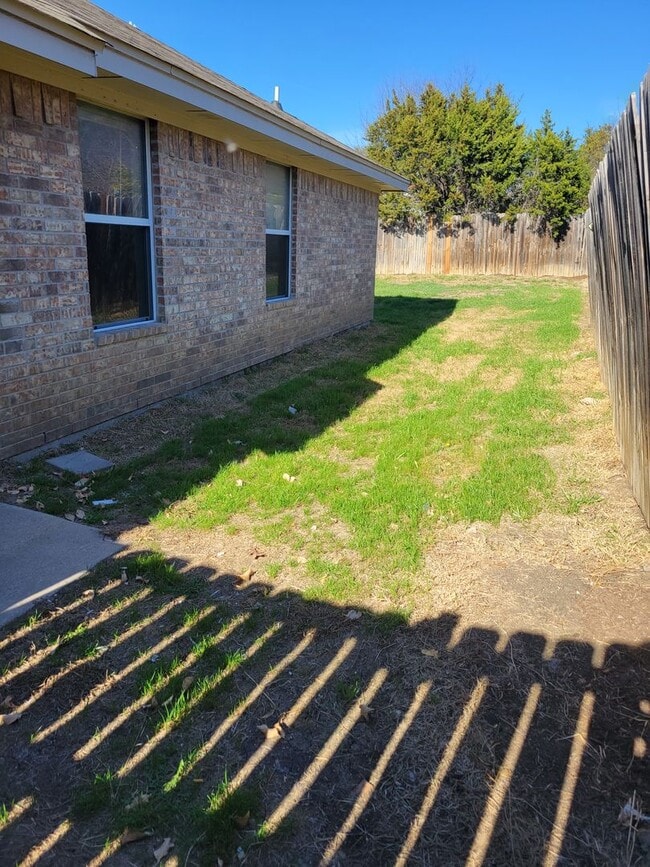 Building Photo - 404 Dale Ave