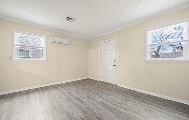 Building Photo - 2 Bed 1 Bath Home for rent in Hampton!
