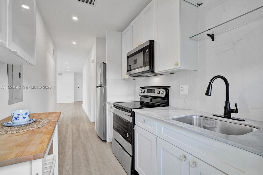 Building Photo - 1721 SW 13th St