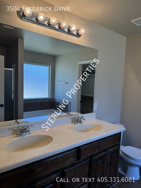 Building Photo - 3504 Frederick Dr