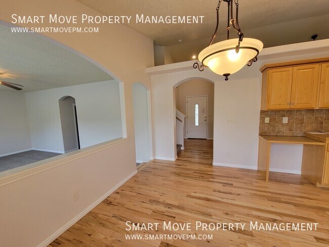 Building Photo - 3618 N Alexis Way