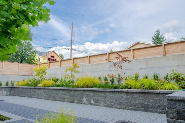 Building Photo - 2Bd/2Ba Seattle Townhouse