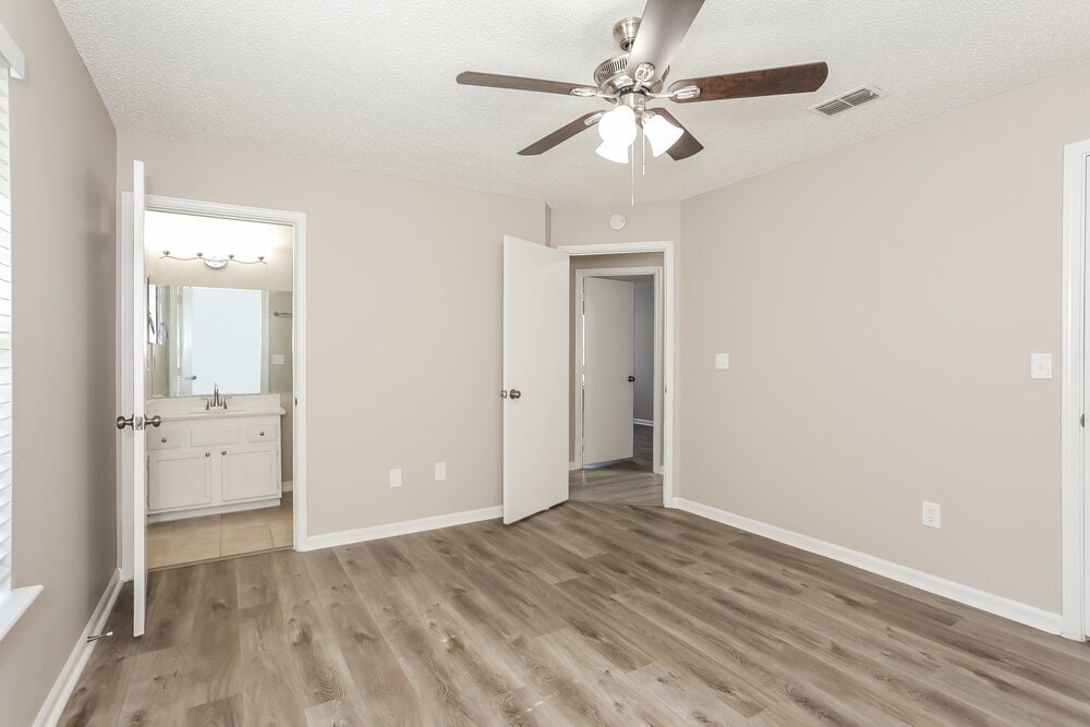 Building Photo - 3014 Caroline Crest Dr E