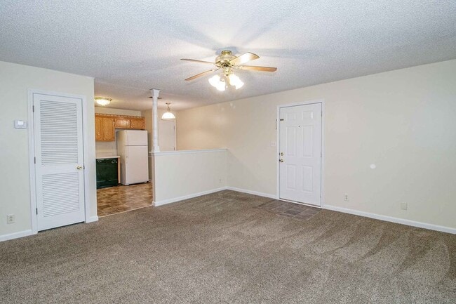 Building Photo - 402 E St