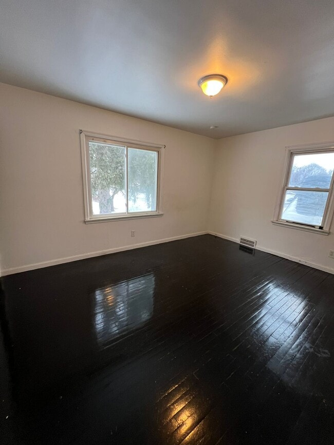 Building Photo - 17410 Mendota St