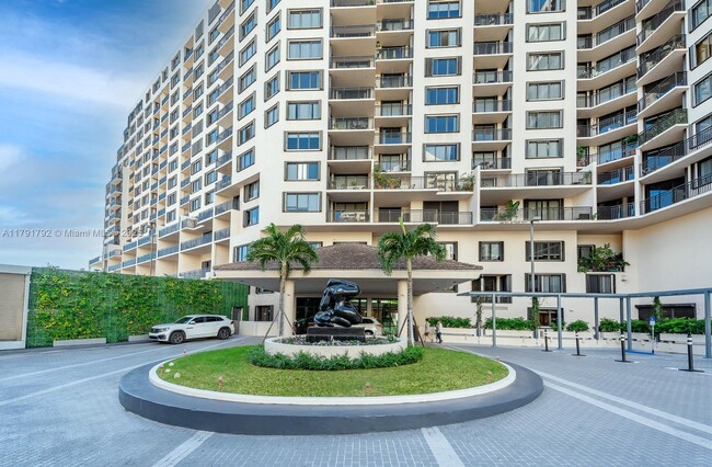 Primary Photo - 540 Brickell Key Dr