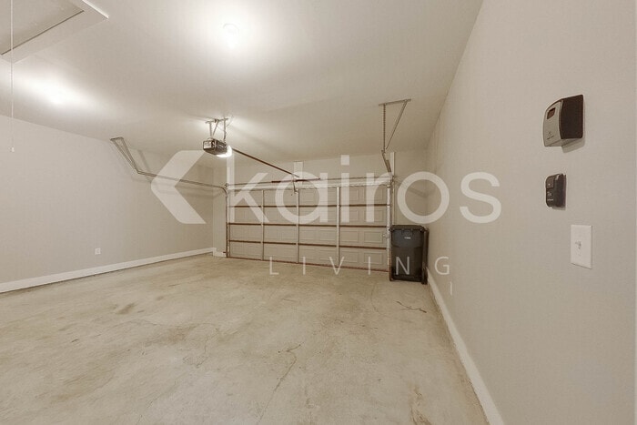 Building Photo - 165 Maple Leaf Dr