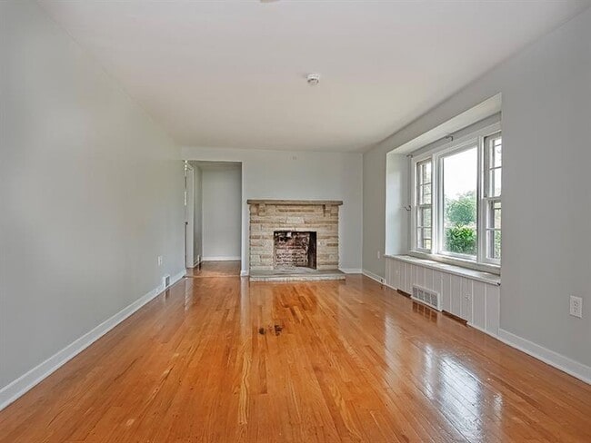Building Photo - 2977 Chautauqua Dr