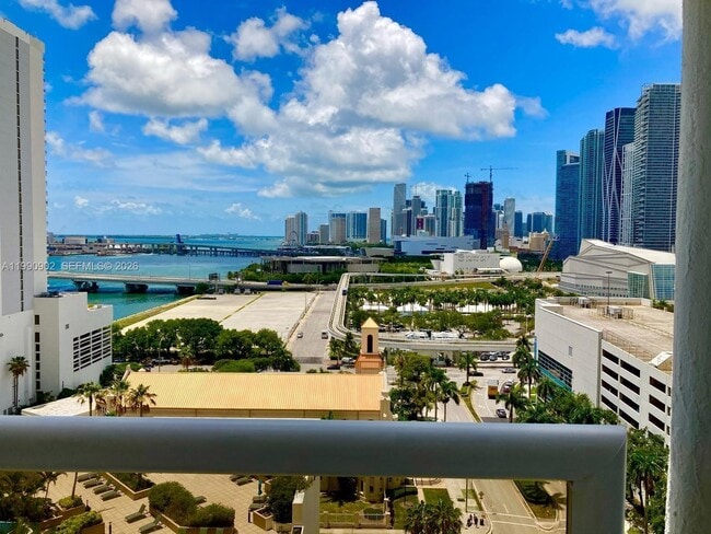 Building Photo - 1717 N Bayshore Dr