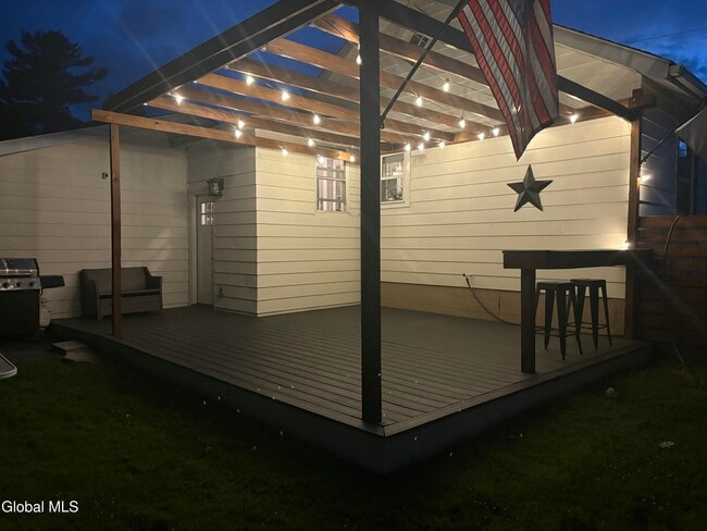 Building Photo - 33 Clinton St