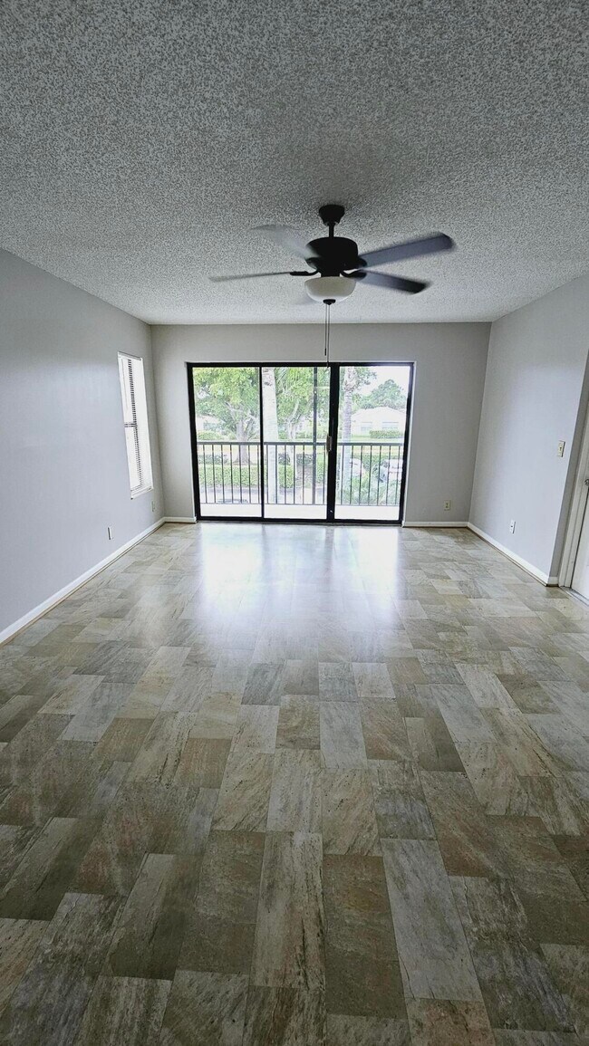Building Photo - 1002 Green Pine Blvd