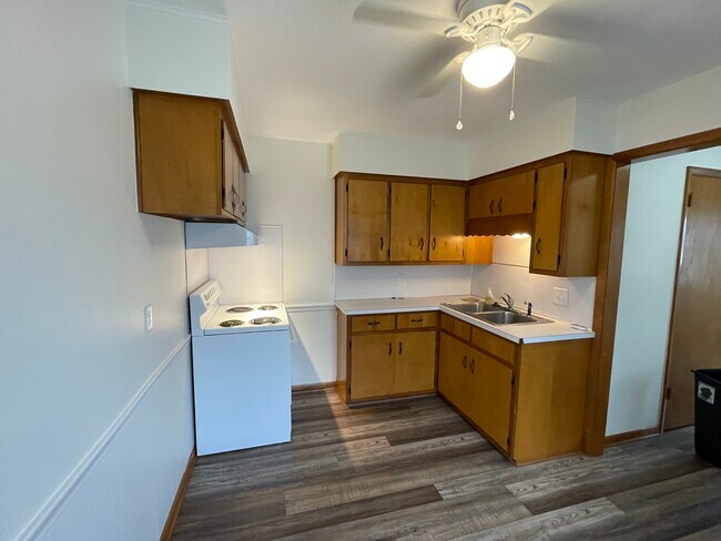 Building Photo - 721 Swing Ave