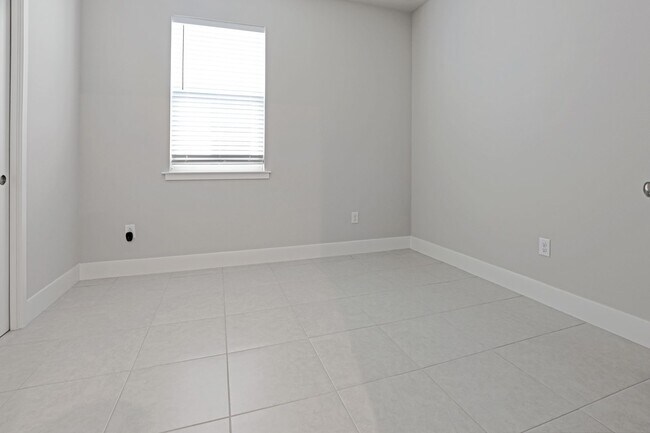 Building Photo - 4 Bed 3 Bath Gem In The Sunstone Community In Wellen Park!!!