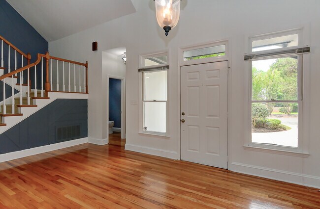 Building Photo - 801 Brightwood Ln