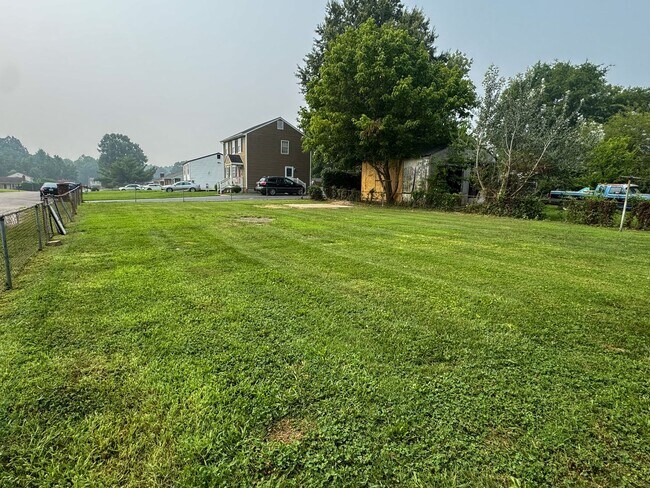 Building Photo - 1809 Geffert Dr