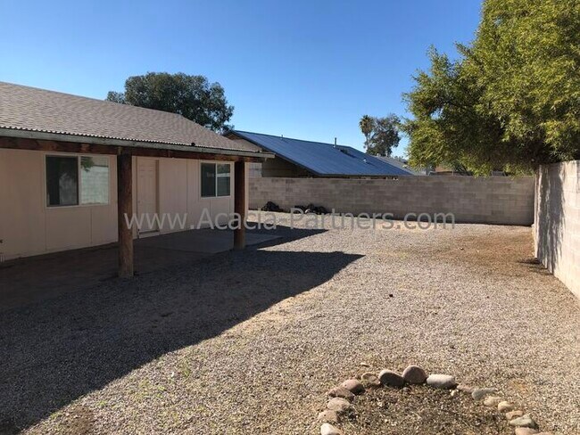 Building Photo - Three Bedroom/Two Bath Home