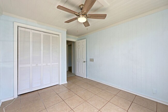 Building Photo - Neptune Beach Bungalow