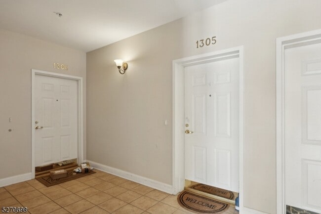 Building Photo - 1305 Meadow Brook Ct
