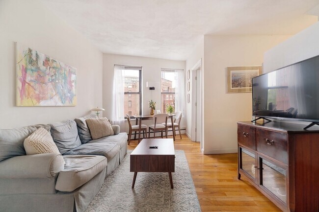 Building Photo - 5 N Margin St