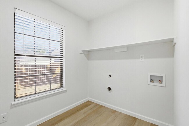 Building Photo - 6808 Beeman Dr