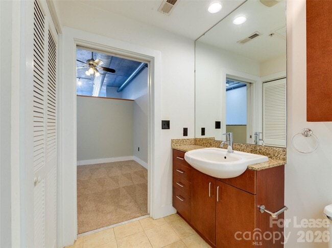 Building Photo - 505 E 6th St