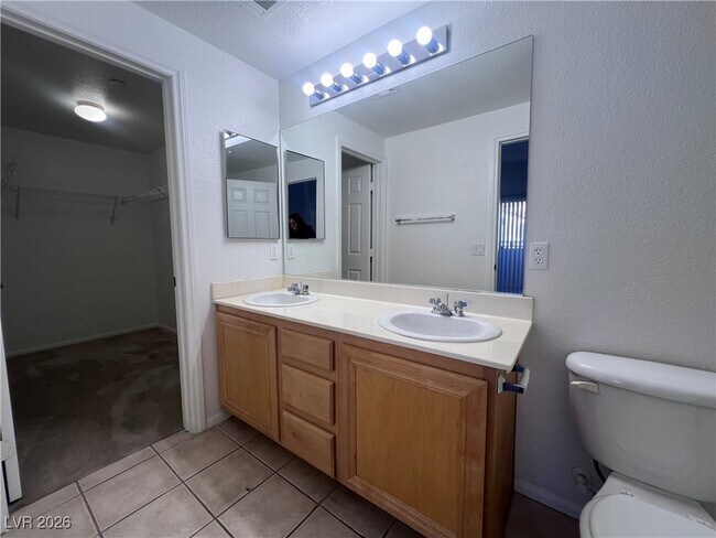 Building Photo - 5855 Valley Dr