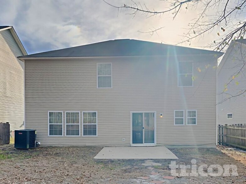 Building Photo - 461 Denman Loop