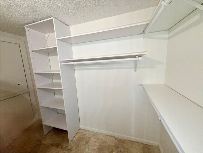 Building Photo - 1110 SW 125th Ave