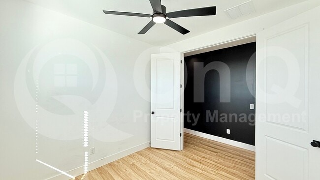 Building Photo - 145 E Mint Ln