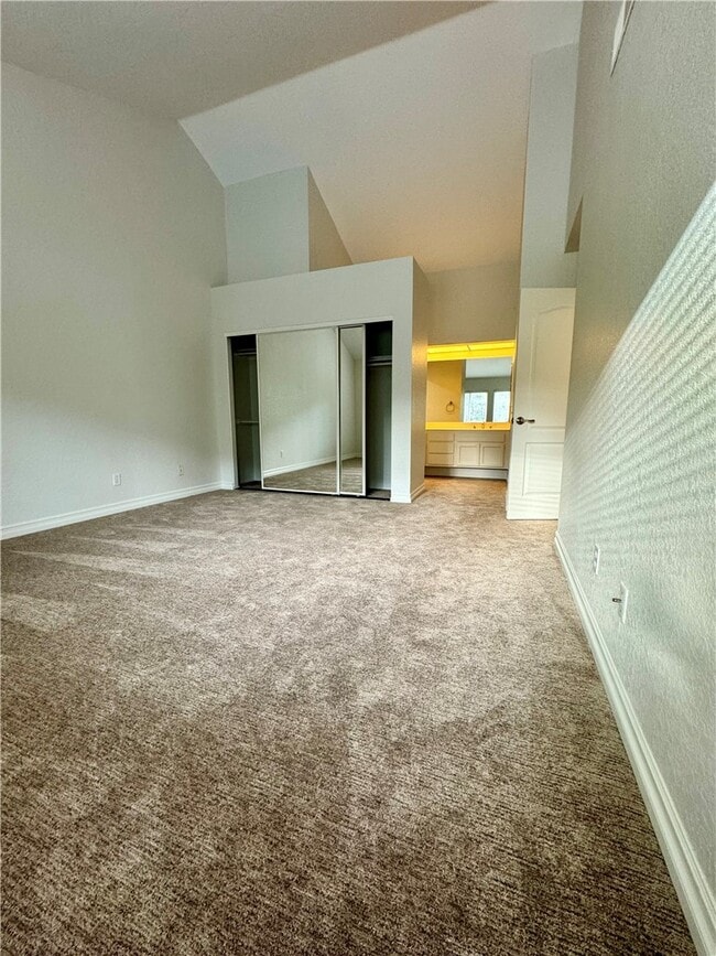 Building Photo - 3 Coralwind