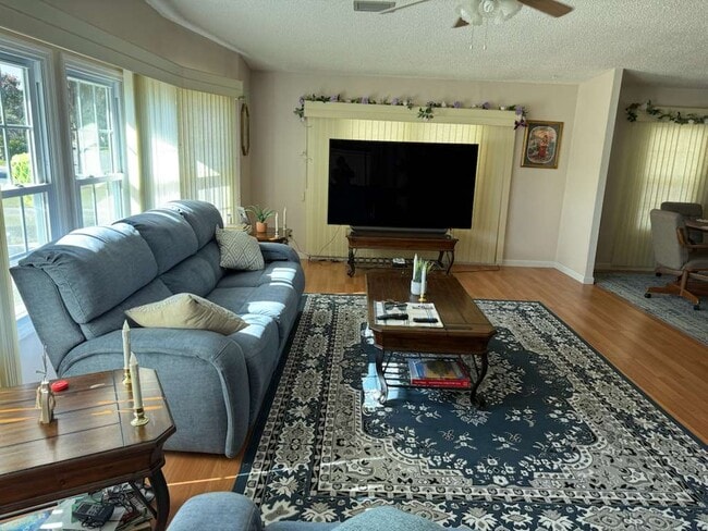 Building Photo - 717 Royal Palm Ave