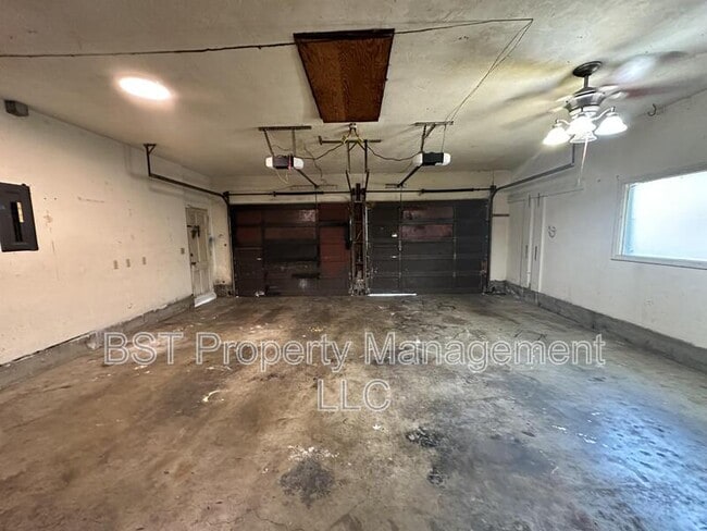 Building Photo - 1458 Greenwood Dr NE