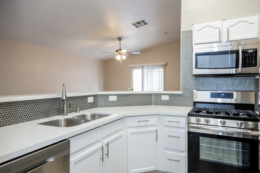 Building Photo - 5285 Mineral Lake Dr