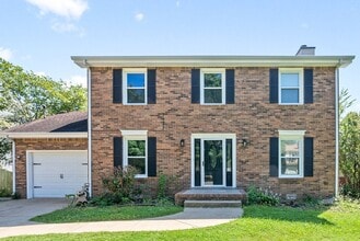 Building Photo - 830 Iris Ln