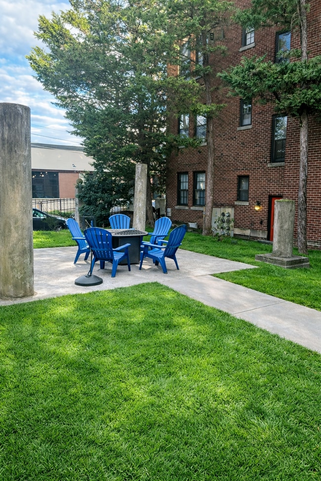 Building Photo - 209 W Fifth Ave