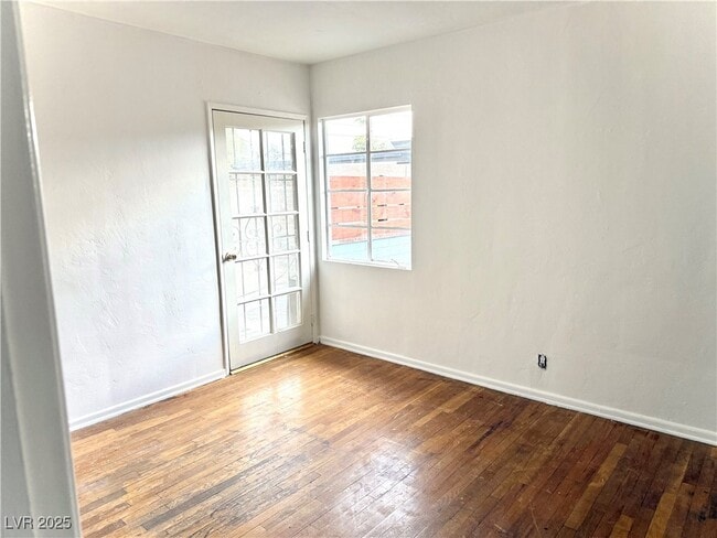 Building Photo - 1425 Bracken Ave