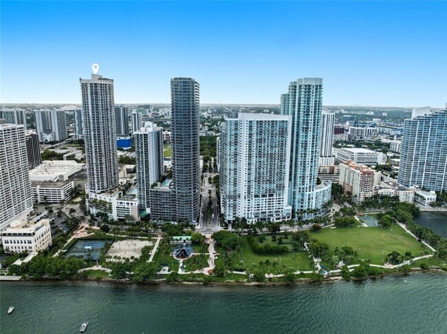 Primary Photo - 1750 N Bayshore Dr